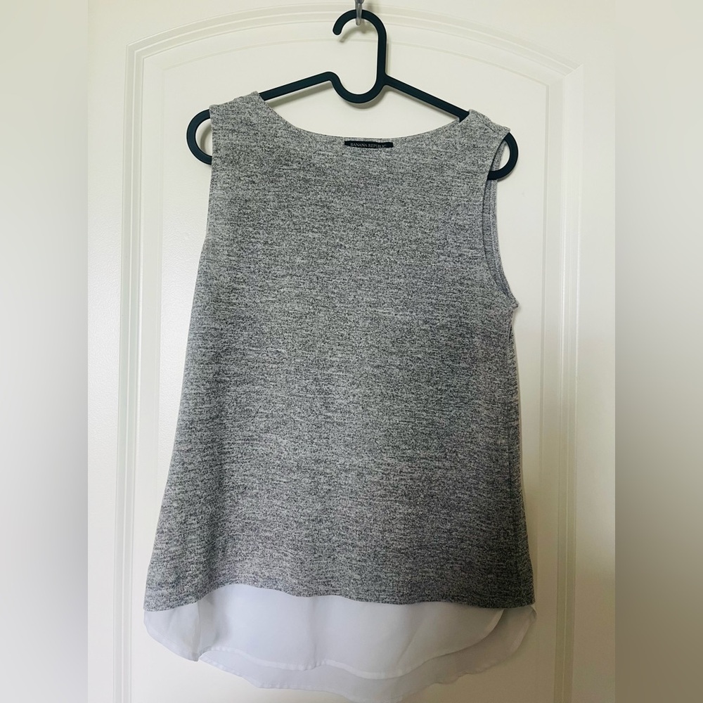 Banana Republic Sleeveless Top in Grey & White